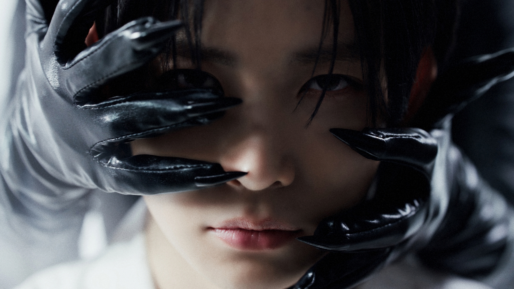 [공식] ‘홀로서기’ 에반(EVAN), 미니 1집 ‘Death of Me’ MV 공개… 무대 위 본연의 빛 발산